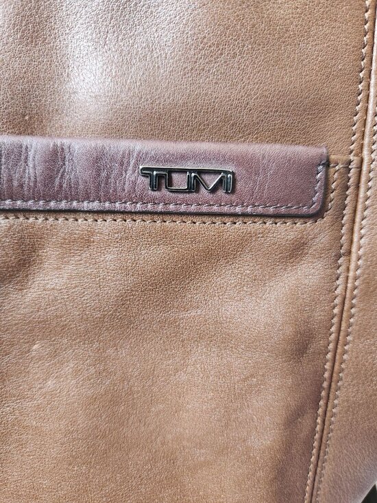 Tumi 12 Inch Brown Leather Crossbody Adjustable Bag - Picture 2 of 11